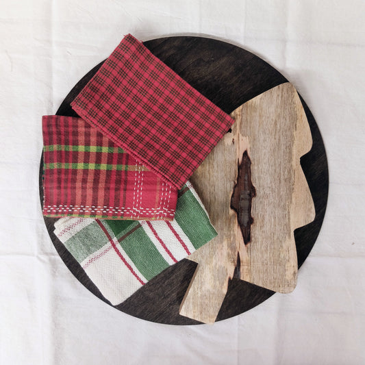 Mango Wood Christmas Cutting Board w/ Dish Towels