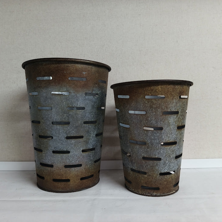 Metal olive bucket set-8.5 ' & 7" tall