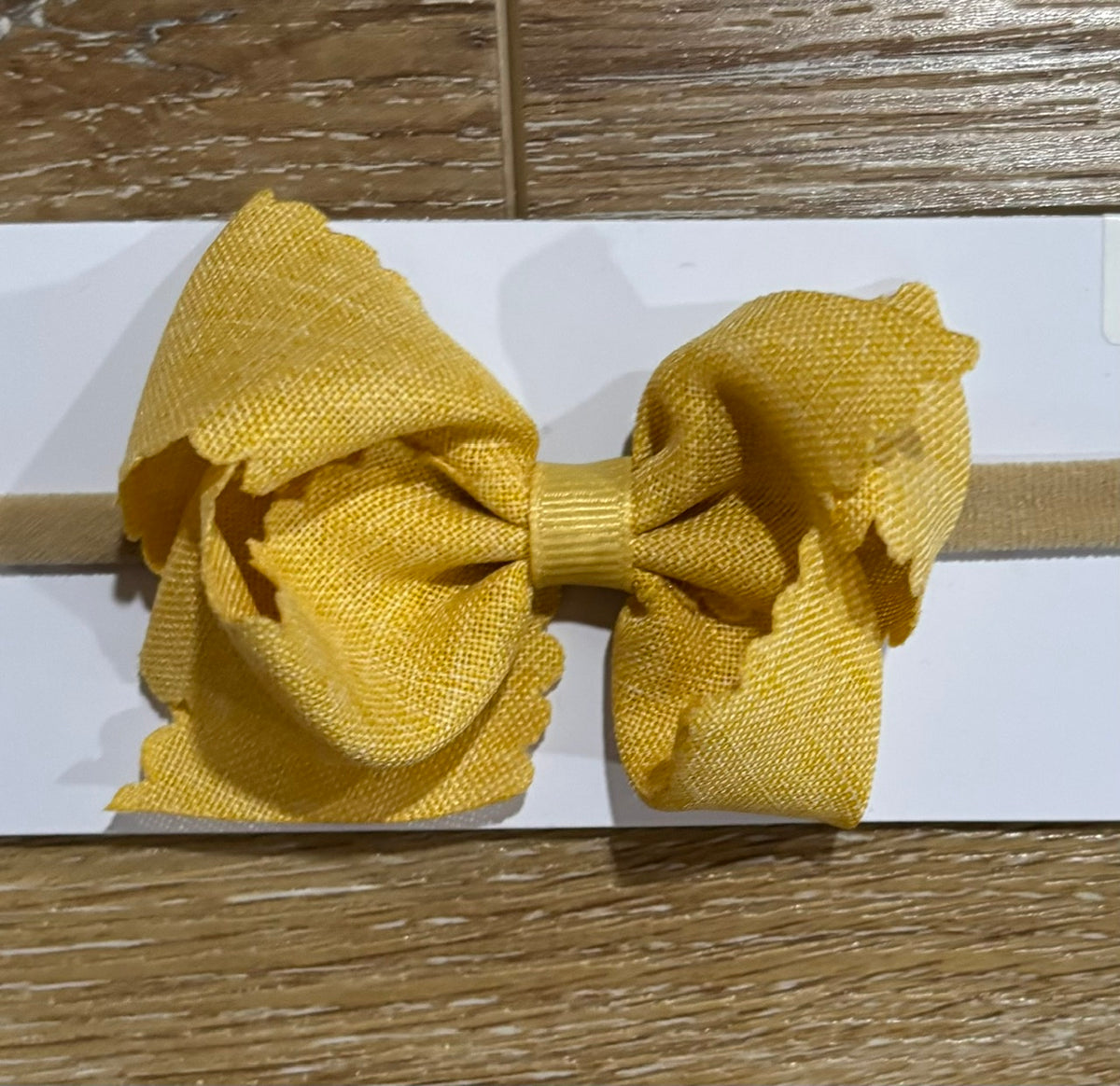 X-Small Scallop Linen Bow on Baby Band