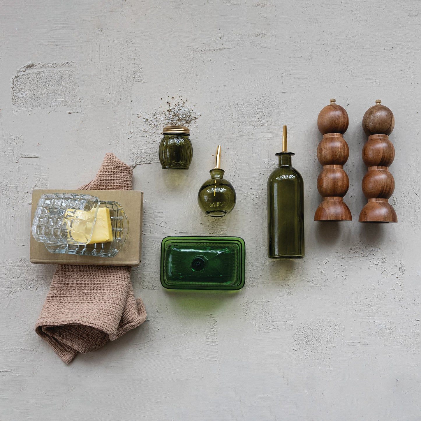 16 oz. Glass Oil Cruet with Metal Stopper, Olive Color & Gold Finish