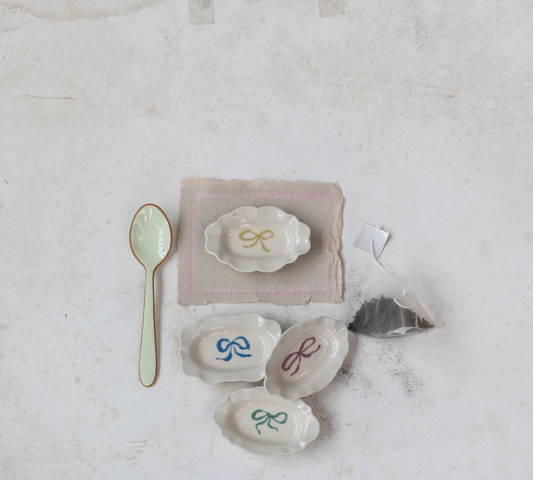 Stoneware dish w/ Bow & Scalloped Edge