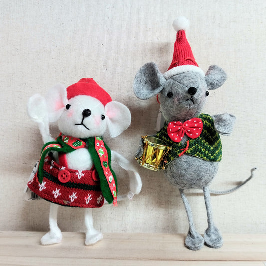 Caroler Mouse Ornament