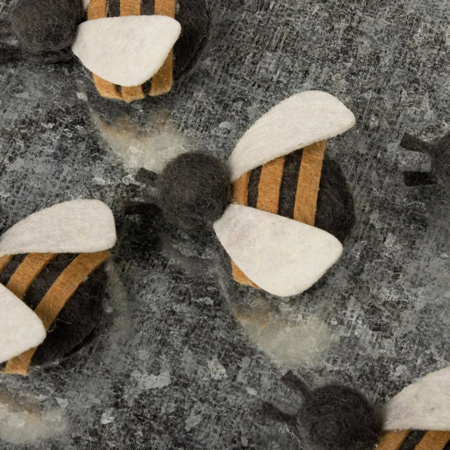 Felt Bees Magnet Set