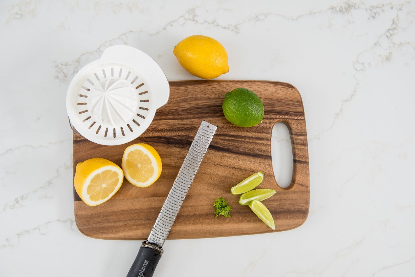 Acacia Cutting Board with Cut Out Handle, Medium