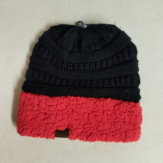 Black Knit Beanie w/ Red Fleece