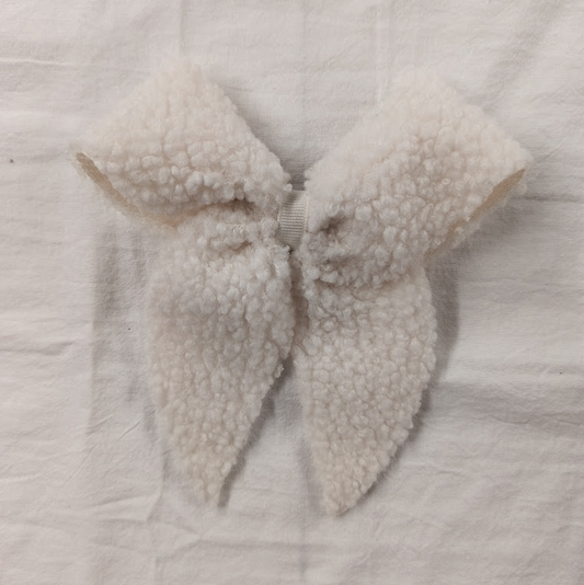 Medium Cream Sherpa Bow w/ Tail