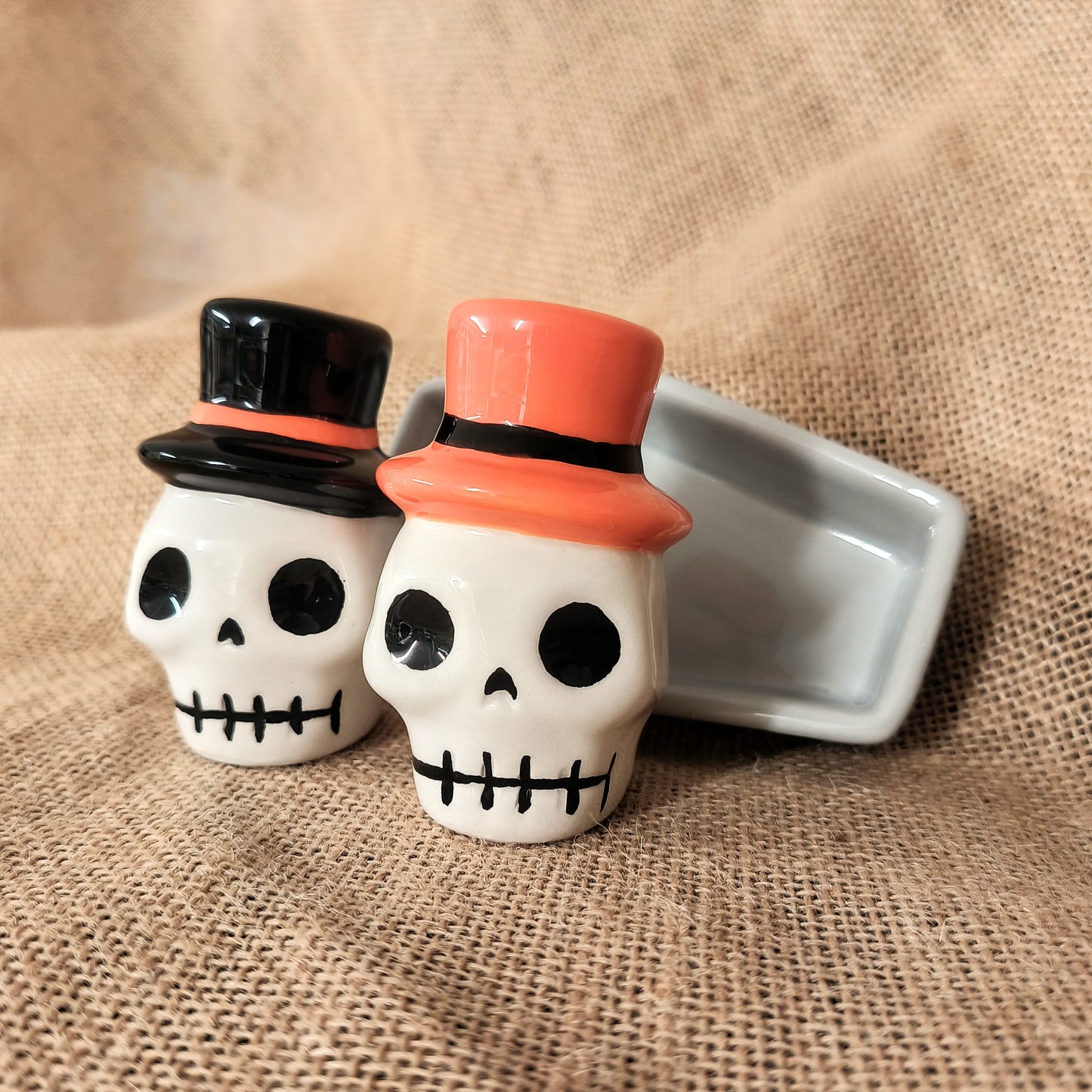 Skull Salt & Pepper Shaker Set