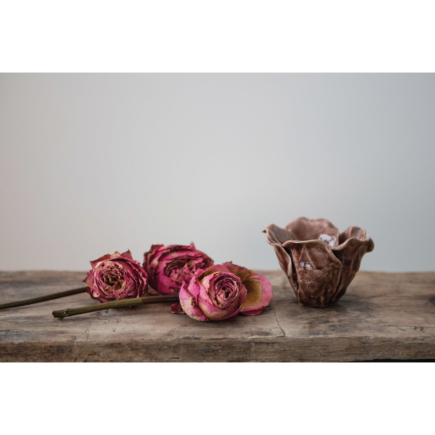 Round Stoneware Flower Decor