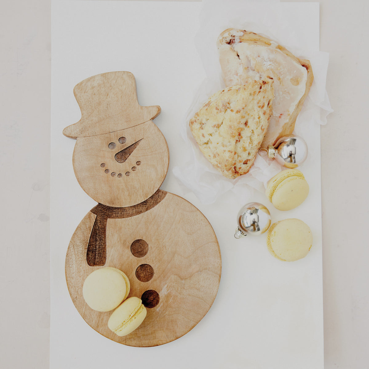 Mango Wood Laser Etched Snowman Shaped Cheese/Serving Board, Natural